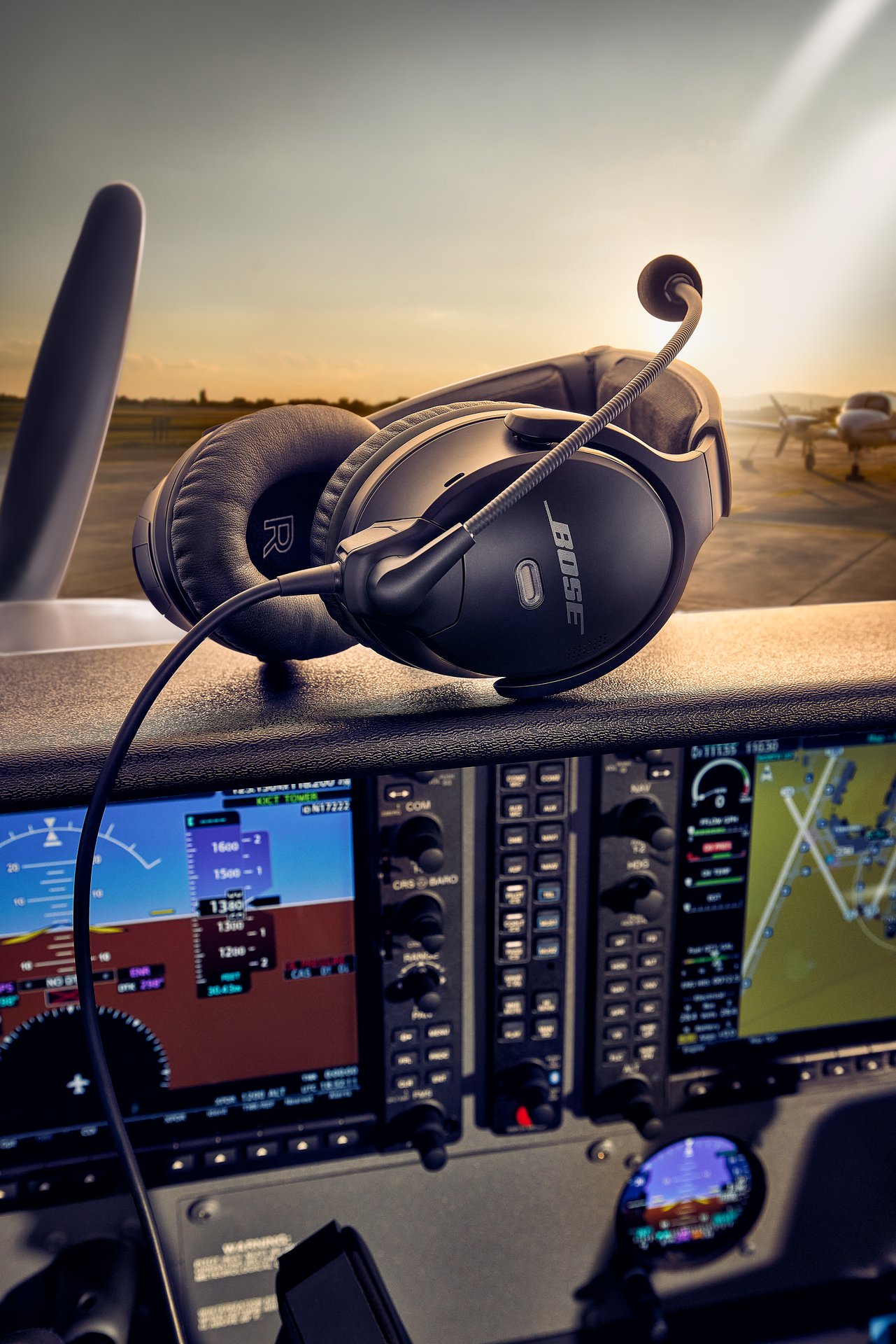 Image 25 of Bose A30 Headset with Dual Plug (Fixed-Wing), Bluetooth, High Impedance and Straight Cable (857641-3120)
