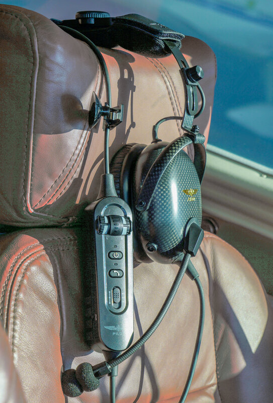 Image 4 of Design4Pilots - PM6 Aviation ANR Headset