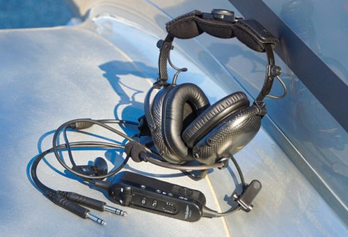 Image 3 of Design4Pilots - PM6 Aviation ANR Headset